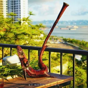 Kỳ Nhông® Điếu: Gỗ trắc đỏ đen, độc đáo ấn tượng trước quan khách